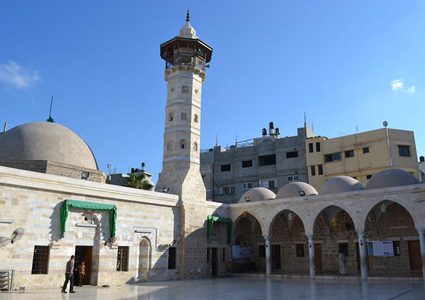 أبو الرب: ننتظر تقييم الوضع لفتح قطاعات بينها المساجد