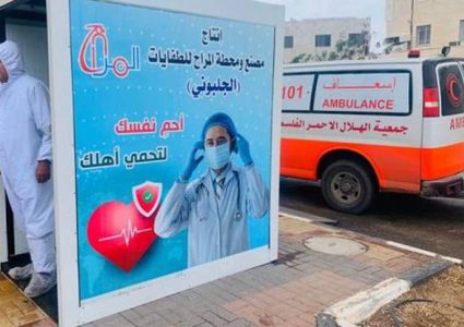 تركيب جهاز تعقيم على مدخل مديرية صحة بيت لحم