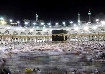 شاهد.. دعاء مؤثر لإمام الحرم المكي في ثاني أيام رمضان