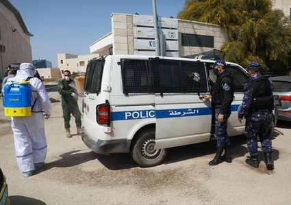 جنين: إغلاق 100 محل تجاري لعدم الالتزام بحالة الطوارئ