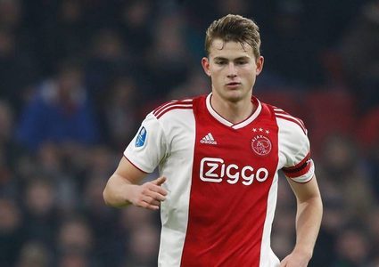 برشلونة يسعى الى ضم ماتيس دي ليخت لناديه