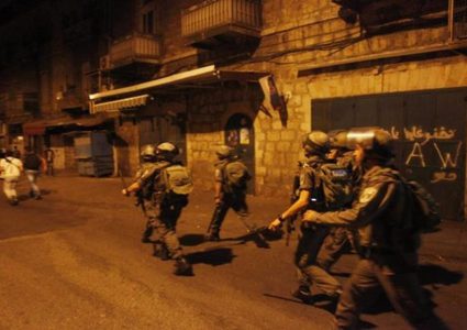 قوات الاحتلال تعتقل شابا من بيت لحم