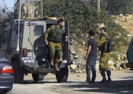 الاحتلال يعتقل محاميا من نابلس عند حاجز عسكري
