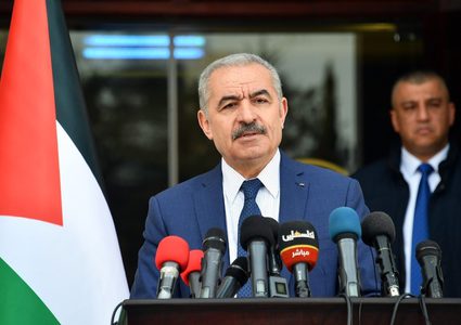 اشتية: التبرع بيومي عمل يشمل الجميع لكنه ليس إجباريا