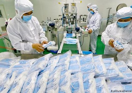 "الاقتصاد": 27 منشأة صناعية لإنتاج الكمامات واللباس الواقي