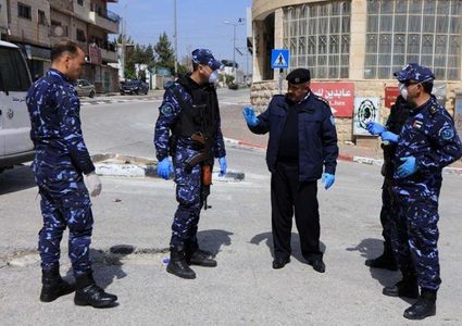 شرطة نابلس تقبض على 19 شخصاً و تغلق 97 محلاً تجارياً