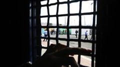 قدورة فارس: الاحتلال مستمر بسياسة العزل الانفرادي للأسرى