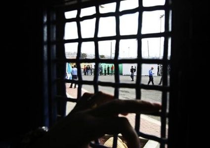 قدورة فارس: الاحتلال مستمر بسياسة العزل الانفرادي للأسرى