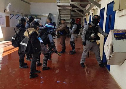 أسير محرر: إجراءات الوقاية من "كورونا" معدومة في سجن النقب