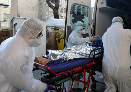 ارتفاع وفيات الكحول المغشوشة في إيران إلى 796