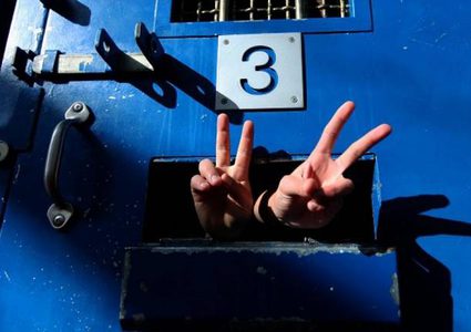 أربعة أسرى يدخلون أعوامهم الـ18 في سجون الاحتلال