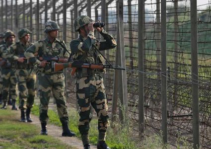 مقتل جندي ومدنيين باكستانيين في كشمير