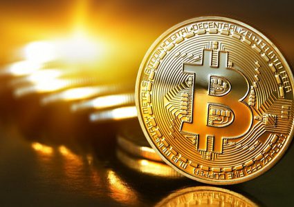 "البيتكوين" تكسر حاجز الـ9000 دولار