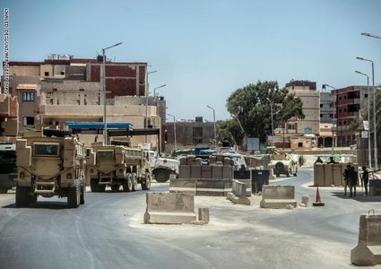 الجيش المصري: مقتل وإصابة 10 من العناصر  بانفجار شمال سيناء