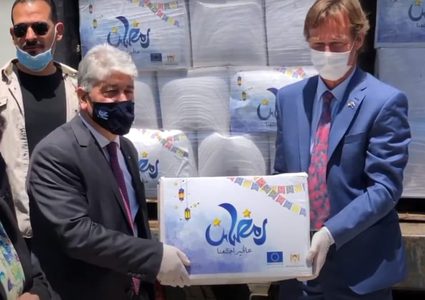 الاتحاد الاوروبي يسلم طرودا غذائية لوزارة التنمية في نابلس