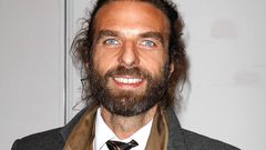 مزين الشعر جون نوليت يعلن عن مبادرة مجانية لأفراد الطواقم الطبية