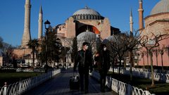 تراجع إيرادات السياحة التركية 11.4%