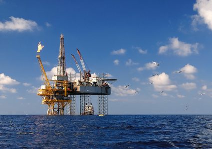 ارتفاع اسعار النفط بعد شهر من التقلبات العنيفة