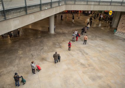 غوغل يفشل في مراقبة الالتزام بتطبيق قوانين التباعد الاجتماعي