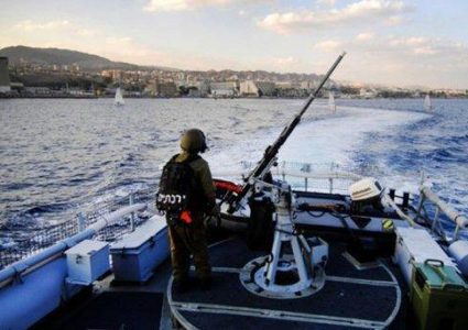 بحرية الاحتلال تستهدف قوارب الصيادين قبالة بحر غزة