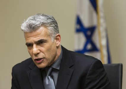 لبيد يحذر من خطورة جمع حزب الله للأموال واستخدامها ضد "إسرائيل"