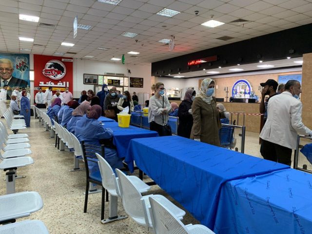 680 مواطناً من العالقين بالأردن يعودون اليوم عبر معبر الكرامة