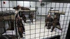 اصدر أوامر اعتقال إداري بحق 62 أسيرا خلال نيسان الماضي