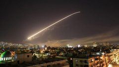 سانا: الدفاعات الجوية تتصدى لطائرات معادية في سماء سوريا