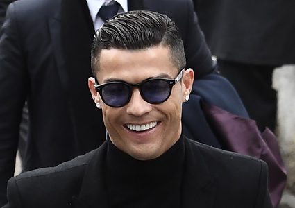 رونالدو يصل إلى تورينو