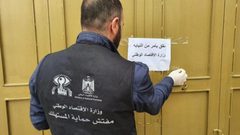 "الاقتصاد" تحيل ثمانية مخالفين للنيابة وتتلف 12 طن سلع تالفة