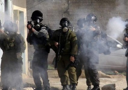 قوات الاحتلال تقتحم مخيم قلنديا وكفر عقب