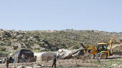 قوات الاحتلال تهدم منشأة زراعية شرق طوباس