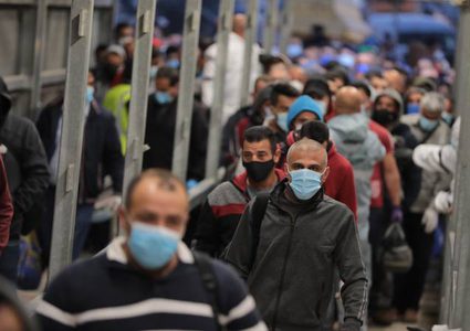 اتحاد نقابات العمال: 30 ألف عامل لا يزالون داخل اراضي عام (48)