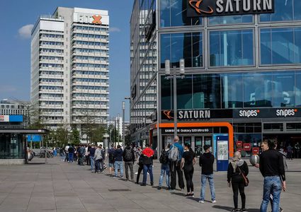 إيطاليا تخفف قيود الكورونا وسط مخاوف من موجة ثانية