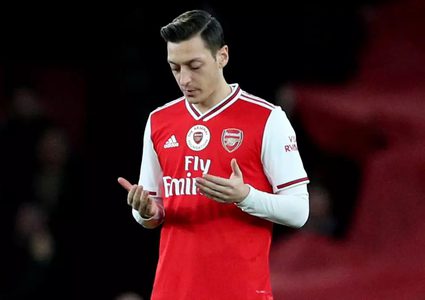 أوزيل يتبرع بـ80 ألف جنيه إسترليني للهلال الأحمر التركي