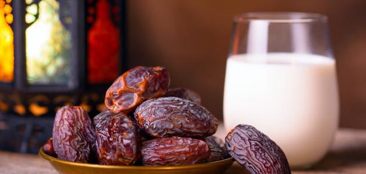 حليب التمر  يحفز عملية الهضم