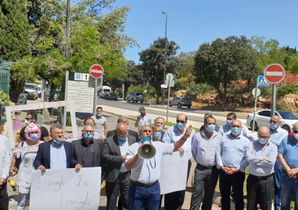 السلطات المحلية العربية في أراضي عام 48 تباشر الاضراب المفتوح