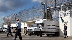 نقل اللواء بلال النتشة إلى مستشفى "شعاري تصيدق" نتيجة التحقيق