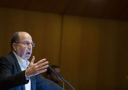 يعالون يهاجم نتنياهو ويصفه بزعيم عصابة جمع الأموال