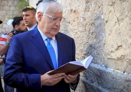 فريدمان يحرض نتنياهو على تسريع ضم الضفة والأغوار