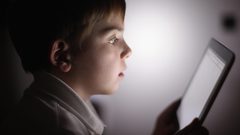 تحذير.. كورونا يزيد نسبة إدمان الأطفال على الأجهزة الإلكترونية