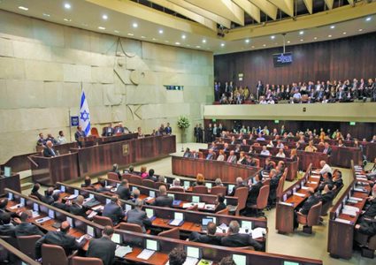 الكنيست يصادق على قانون التناوب بالقراءتين الثانية والثالثة