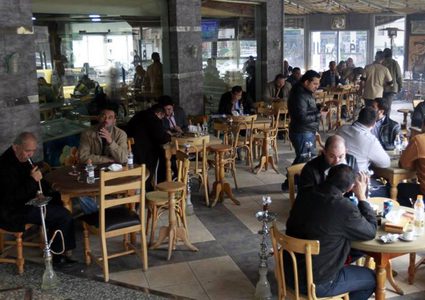 جنين: الرجوب يطالب أصحاب المقاهي بعدم مخالفة التعليمات