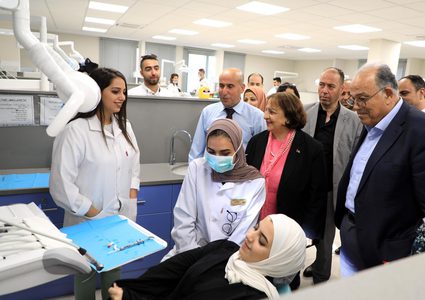 وزيرة الصحة تتفقد الأوضاع الصحية والحياتية في الجلزون