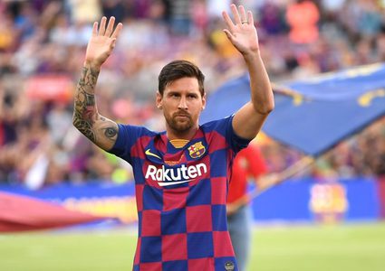 هل سيرحل ميسي عن برشلونة مجانا؟