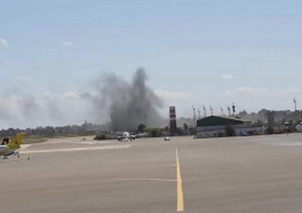 إصابة خزانات وقود الطيران في مطار معيتيقة بليبيا