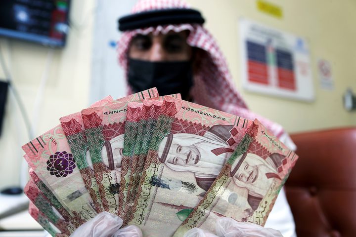 السعودية ترفع ضريبة القيمة المضافة إلى 15%