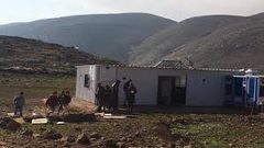 الاحتلال يخطر بوقف العمل في بركس زراعي جنوب طوباس