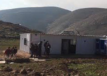 الاحتلال يخطر بوقف العمل في بركس زراعي جنوب طوباس