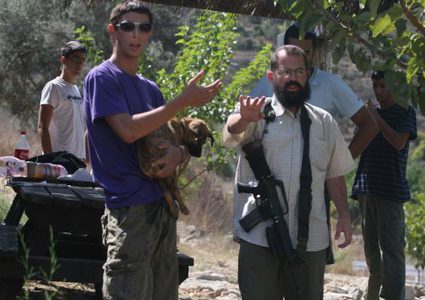 مستوطنون يسرقون معدات زراعية من مشتل غرب نابلس